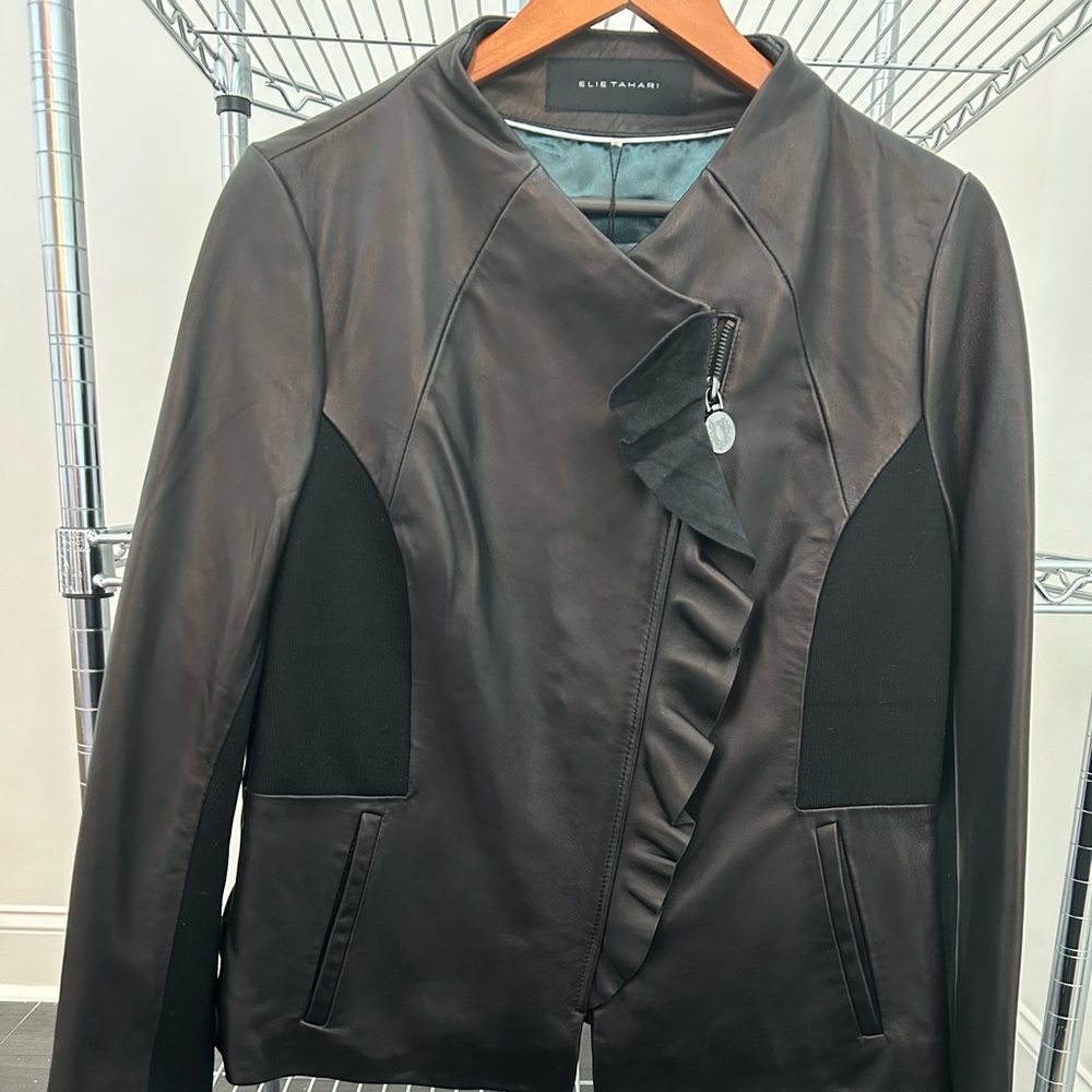 E. TAHARI BLACK LAMB LEATHER RUFFLE  ASYM ZIP FRONT PEPLUM JKT Sz.LG RET/$615